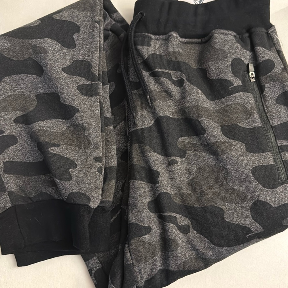NWT UNIVIBE Boy’s Charcoal Gray/Black Camo Jogger Size L